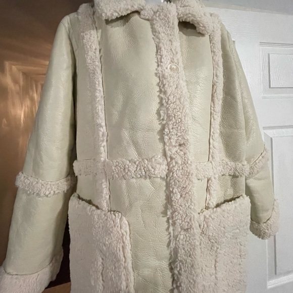 Maniere de voir vegan leather and shearling coat size M NWT *Limited Edition* - Picture 7 of 10